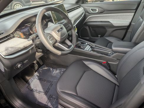 New 2026 Jeep Compass Latitude image 9