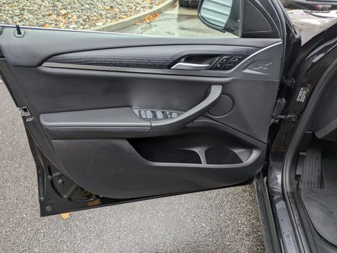 Used 2024 BMW X4 xDrive30i image 12