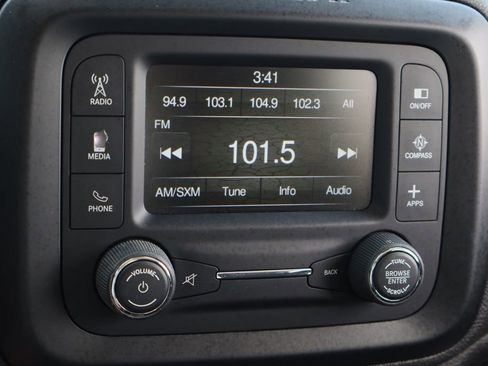 Used 2017 Jeep Renegade Latitude FWD image 15