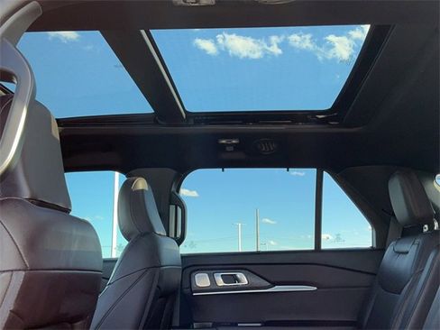 Used 2025 Ford Explorer Platinum image 24