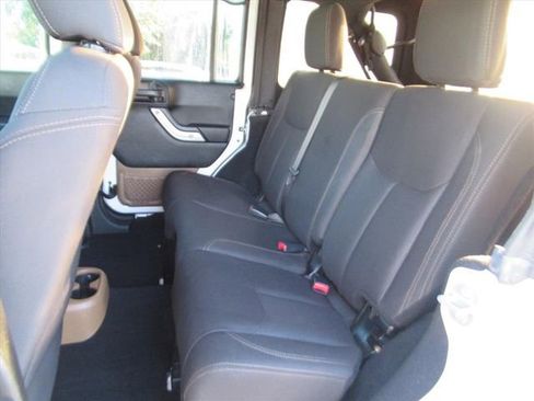 Used 2017 Jeep Wrangler Unlimited Sahara w/ Connectivity Group image 26