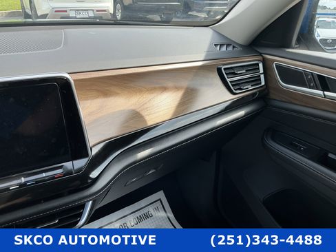 Used 2025 Volkswagen Atlas SE AWD/4WD image 24