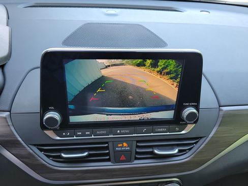 Used 2025 Nissan Altima 2.5 SV FWD image 16