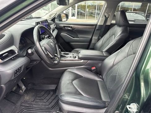 Used 2023 Toyota Highlander Platinum AWD/4WD image 19