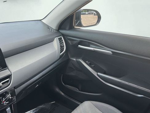 Used 2024 Kia Seltos LX AWD/4WD image 18