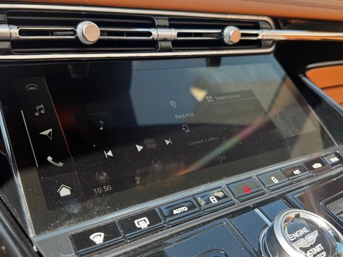 Used 2025 Aston Martin DB12 Convertible RWD image 17