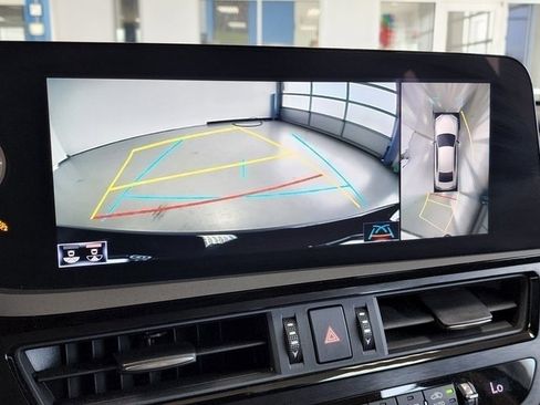 Used 2022 Lexus ES 300h w/ Accessory Package FWD image 4