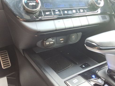 Used 2025 Hyundai Elantra SEL FWD image 18