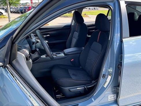 Certified 2025 Nissan Sentra SR w/ Midnight Edition FWD image 18