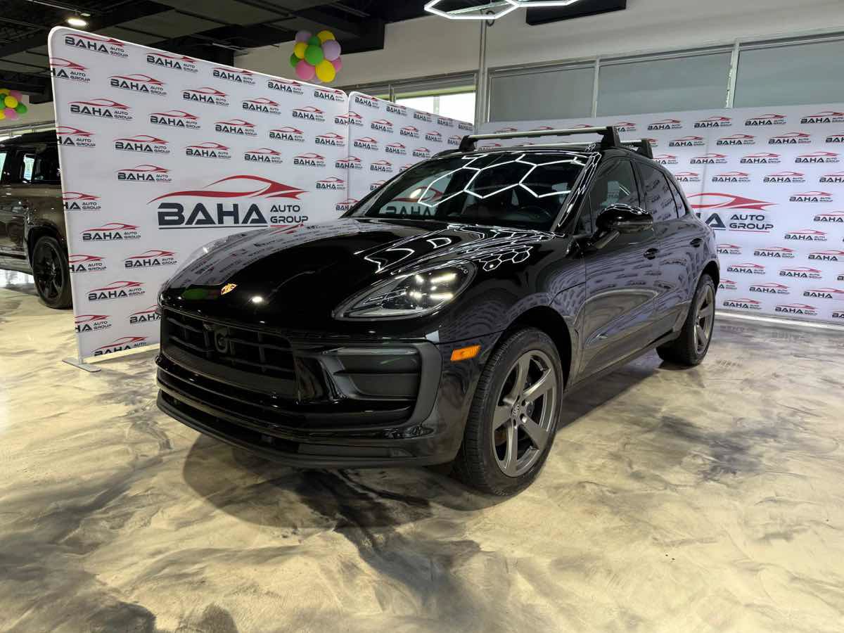 Used 2023 Porsche Macan AWD/4WD image 2