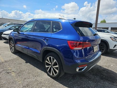 Used 2023 Volkswagen Taos SE w/ Panoramic Sunroof Package FWD image 6