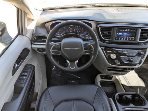 Certified 2020 Chrysler Voyager Lxi FWD image 15