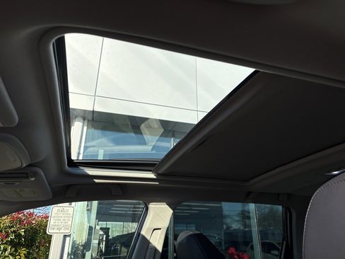 Used 2023 Subaru Forester Limited image 18