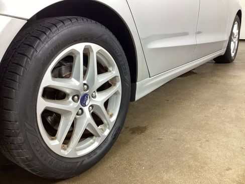 Used 2014 Ford Fusion SE FWD image 9