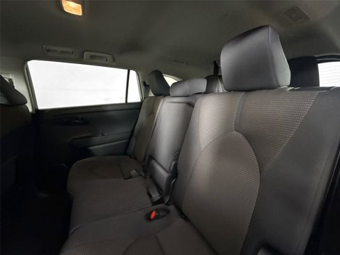 Used 2024 Toyota Highlander LE image 30