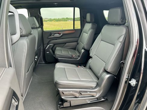 Used 2025 GMC Yukon XL Denali w/ Sun & Power Step Package image 21