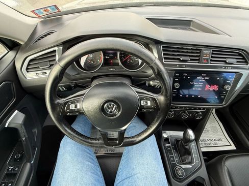 Used 2018 Volkswagen Tiguan SE w/ Panoramic Sunroof Package image 29