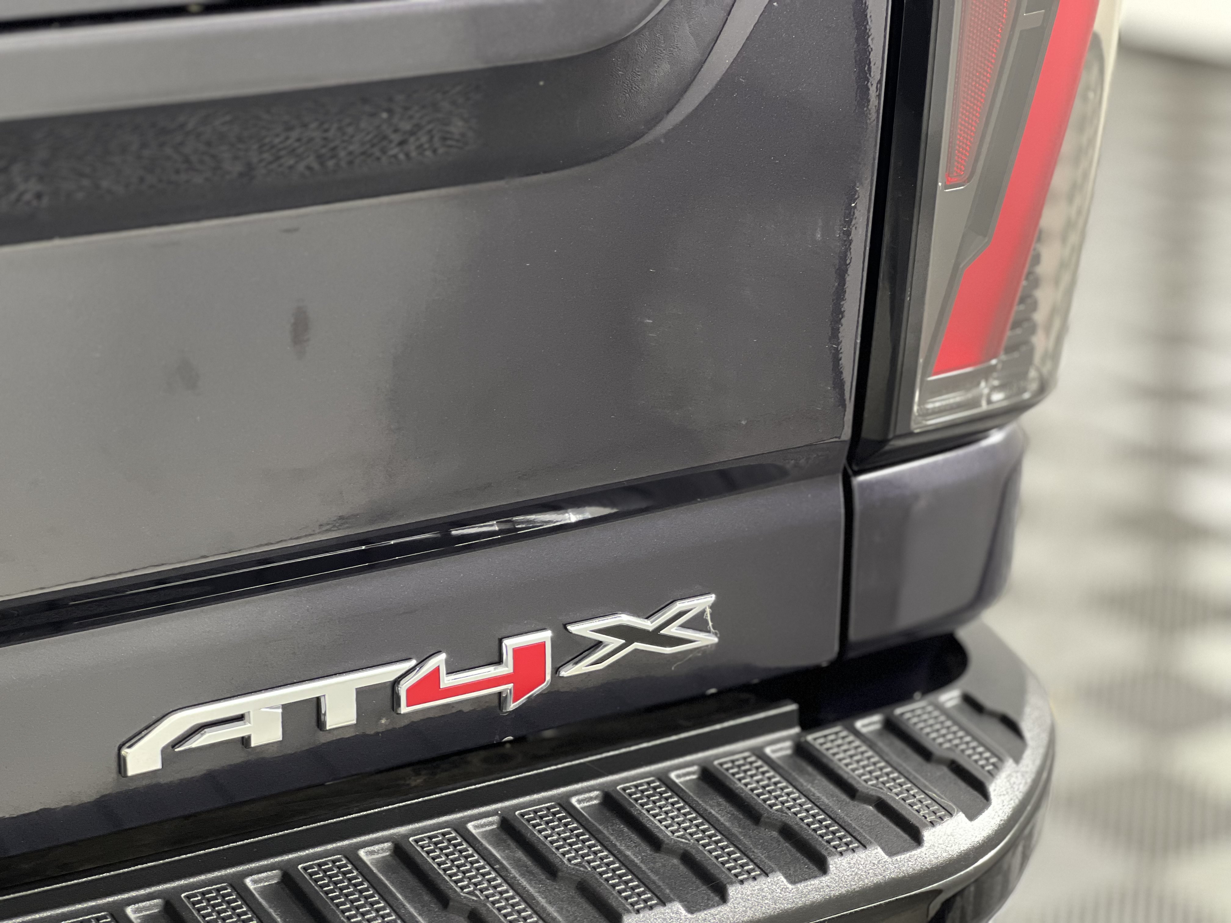 Used 2024 GMC Sierra 2500 AT4X AWD/4WD image 11