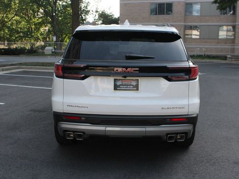 Used 2026 GMC Acadia Elevation w/ Elevation Premium Package FWD image 8