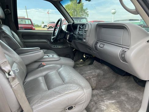 Used 1999 Chevrolet Suburban 2500 w/ Preferred Equipment Group 3 AWD/4WD image 15