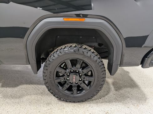 Used 2025 GMC Sierra 2500 AT4 w/ AT4 Premium Plus Package AWD/4WD image 13