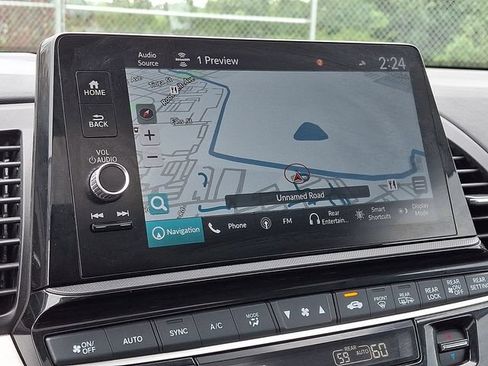 Used 2025 Honda Odyssey Touring image 3