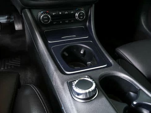 Used 2018 Mercedes-Benz GLA 250 4MATIC image 16