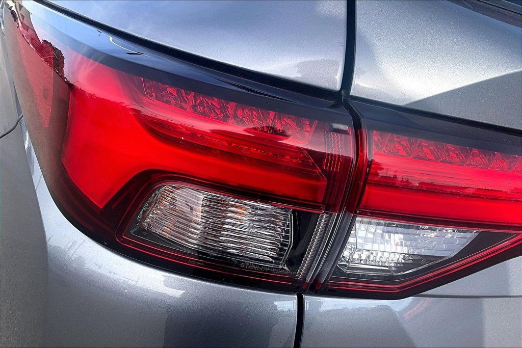 Used 2022 Mitsubishi Outlander SEL AWD/4WD image 30