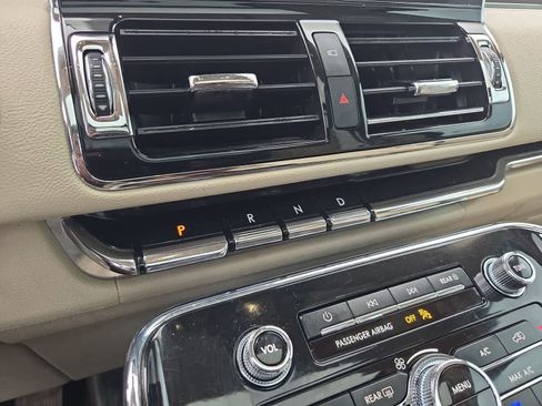 Used 2019 Lincoln Navigator Reserve AWD/4WD image 32