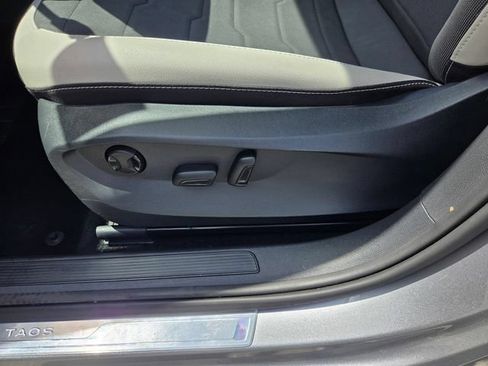 Used 2025 Volkswagen Taos SE FWD image 15