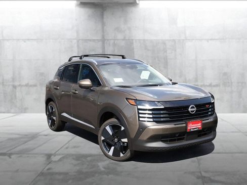 New 2025 Nissan Kicks SR image 2