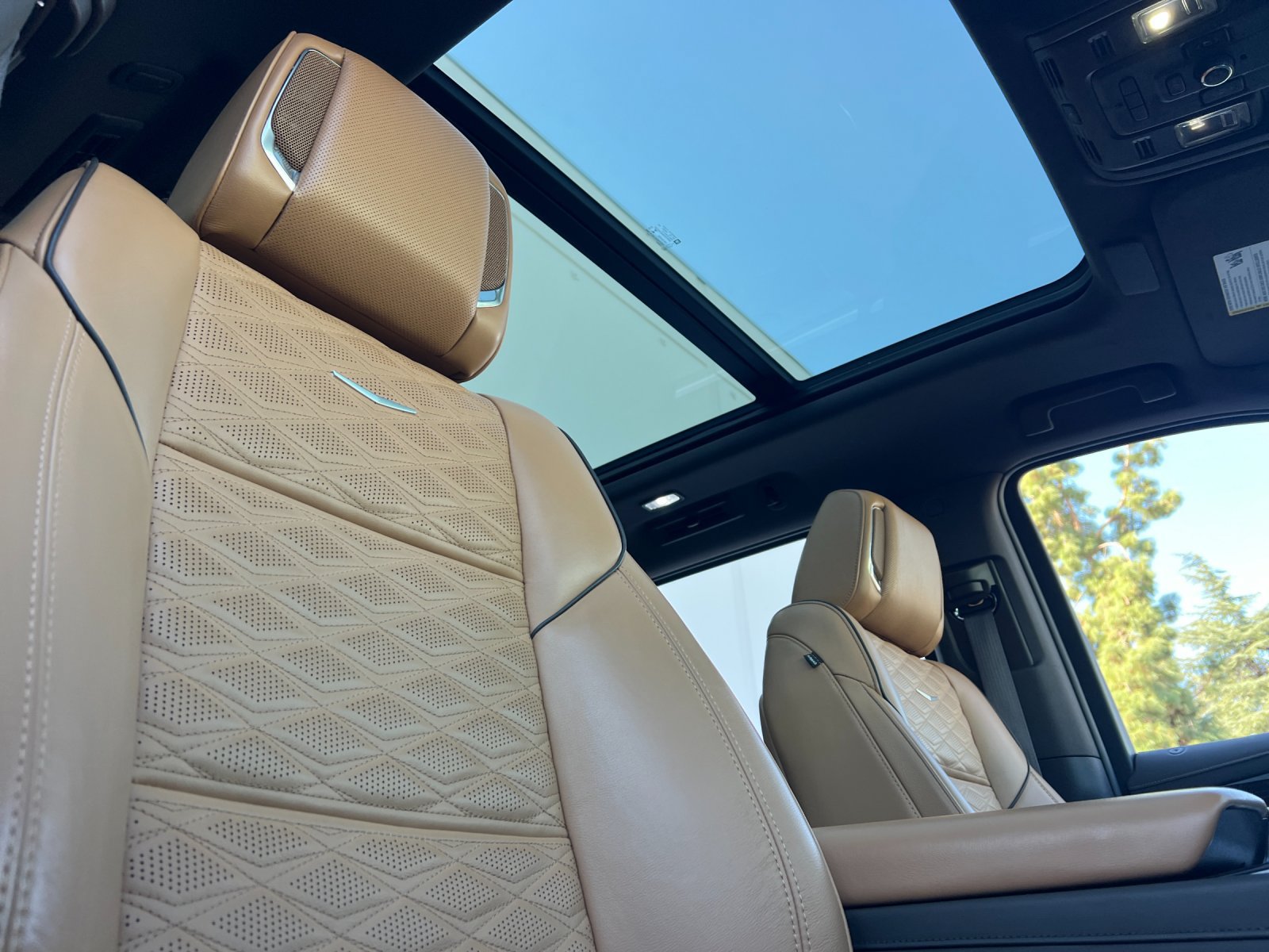 Certified 2022 Cadillac Escalade Premium Luxury AWD/4WD image 18