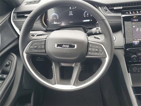 New 2025 Jeep Grand Cherokee L Altitude image 15