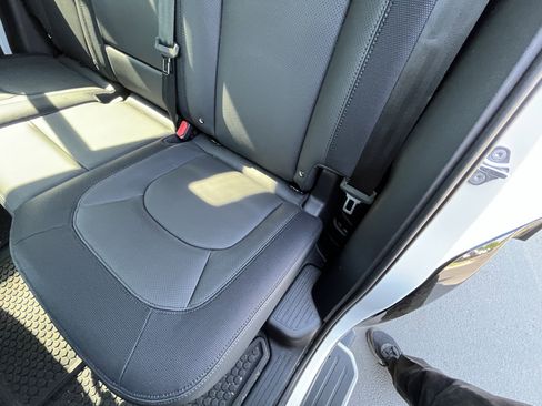 Used 2024 Land Rover Defender 110 X-Dynamic SE AWD/4WD image 30