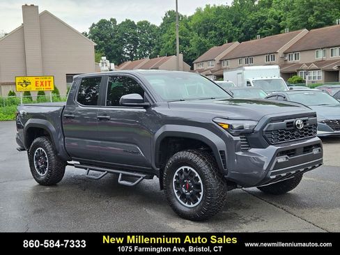 Used 2024 Toyota Tacoma TRD Off-Road image 7