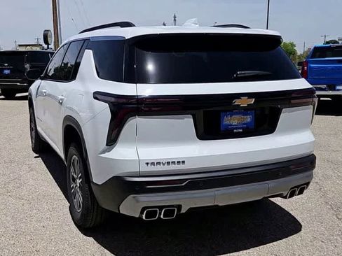 Used 2025 Chevrolet Traverse LT FWD image 6