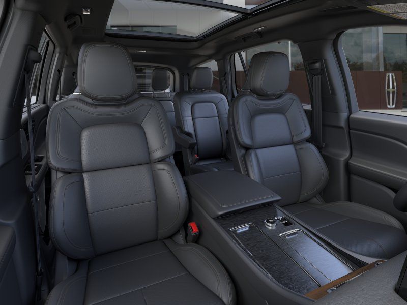 Used 2025 Lincoln Aviator Reserve w/ Luxury Package RWD image 10