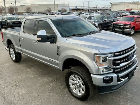 Used 2022 Ford F250 Platinum w/ FX4 Off-Road Package image 4