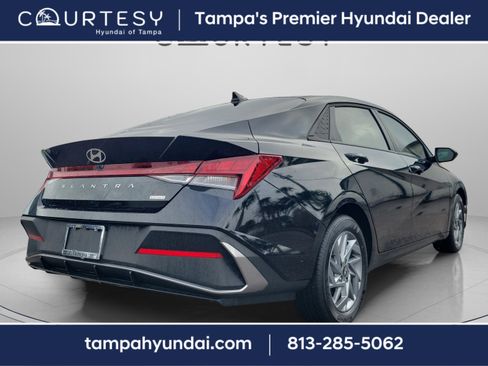 Certified 2025 Hyundai Elantra Blue image 3