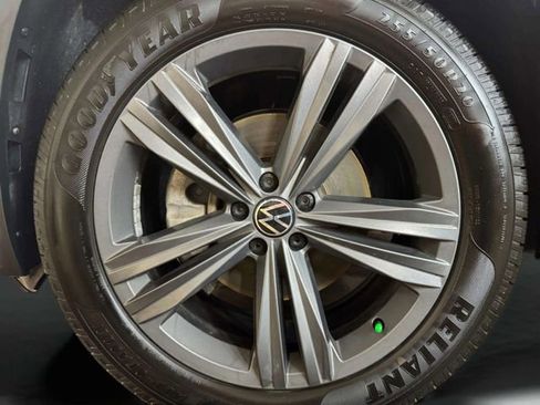 Used 2020 Volkswagen Atlas Cross Sport SEL image 28