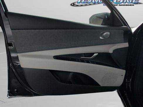 New 2026 Hyundai Elantra Limited image 24