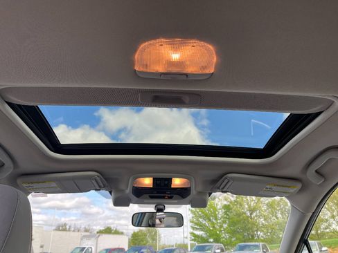 Used 2018 Subaru Crosstrek 2.0i Limited image 19