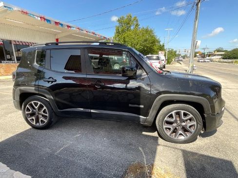 Used 2015 Jeep Renegade Latitude w/ Popular Equipment Group FWD image 9