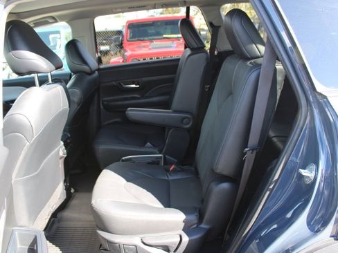 Used 2024 Toyota Grand Highlander Platinum image 18