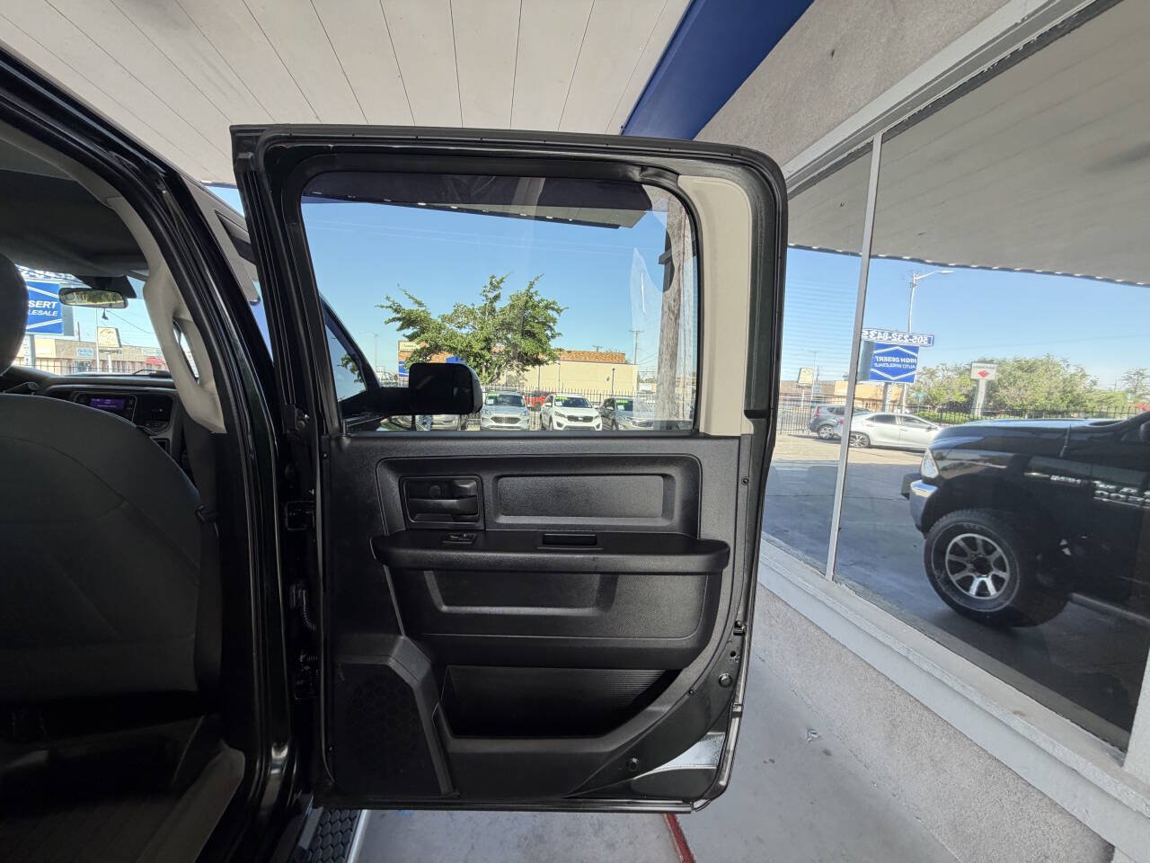 Used 2017 RAM 2500 Tradesman w/ Chrome Appearance Group AWD/4WD image 16