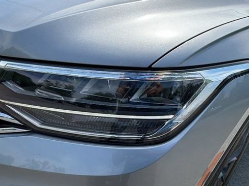 Used 2023 Volkswagen Tiguan SE w/ Panoramic Sunroof Package AWD/4WD image 10