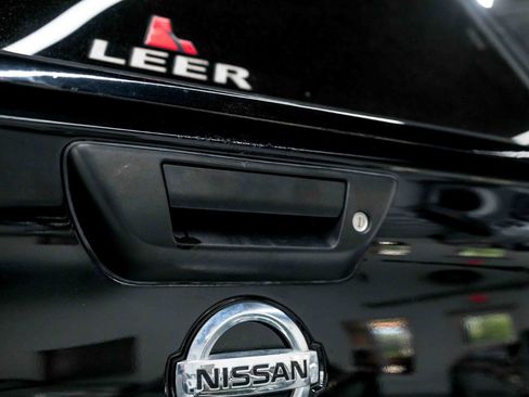 Used 2017 Nissan Titan S image 28