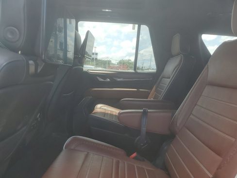 Used 2024 GMC Yukon Denali Ultimate AWD/4WD image 12