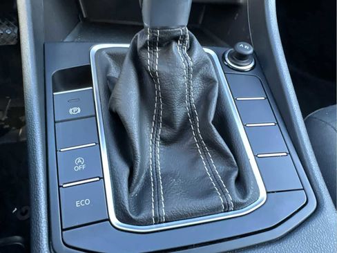 Certified 2025 Volkswagen Jetta S image 37