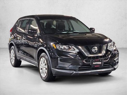 Used 2018 Nissan Rogue S image 3